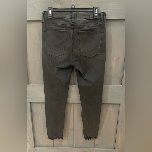 Abercrombie & Fitch
New (No tag). Never worn
Size 10s/30
Black distressed - Picture 6 of 6